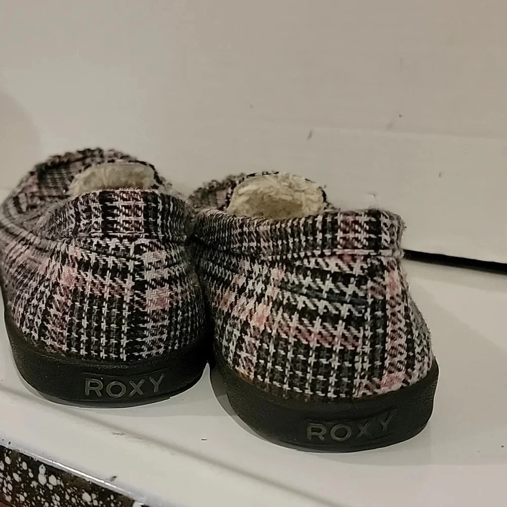 ROXY PLAID SIDEWALK SURFERS (sz 10)